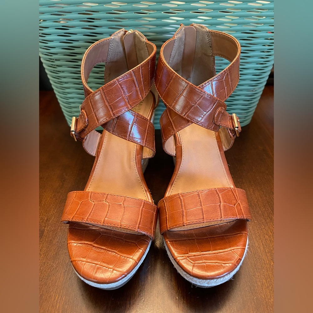JANE AND THE SHOE Irma Platform Lug Sole Wedge Sandals - Picture 4 of 10